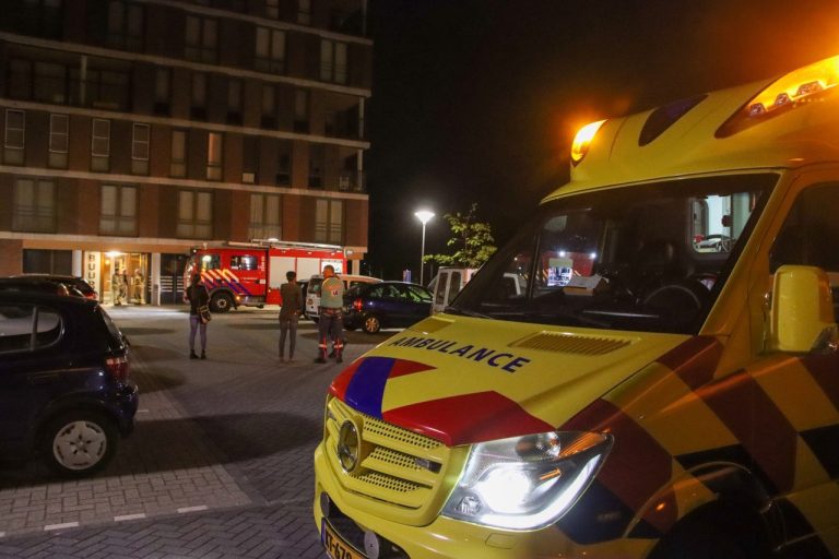 Brandweer rukt uit voor brand in flatgebouw in Emmen