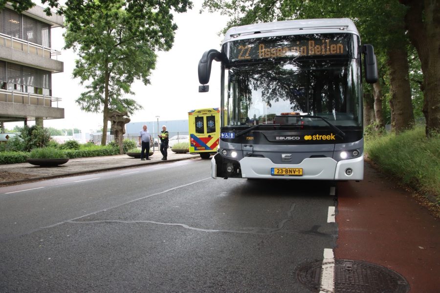 Fietser gewond na botsing met bus in Emmen