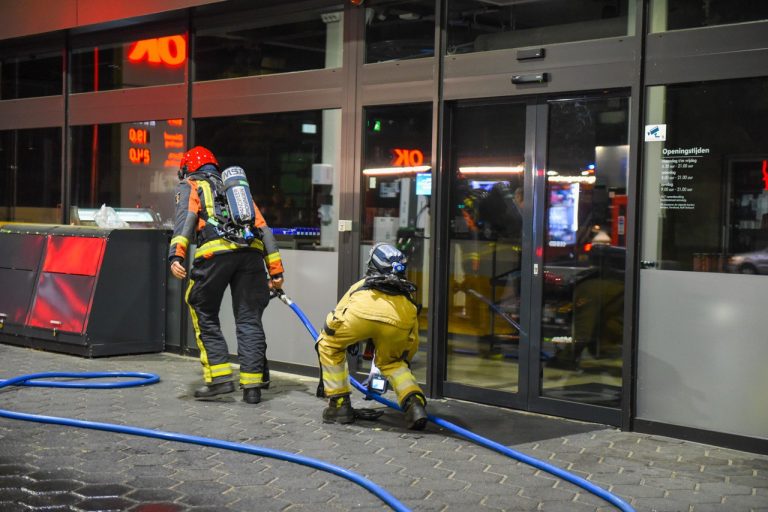Brandweer rukt uit voor mogelijke brand in tankstation in Winschoten