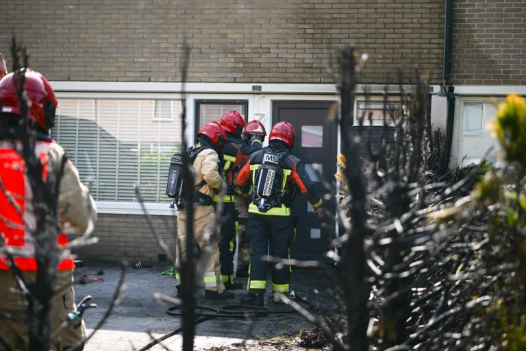Gewonde bij brand in coniferenhaag in Hoogezand