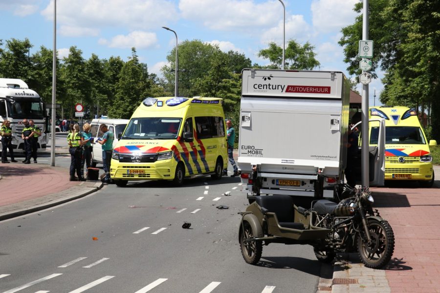 Motorrijder raakt ernstig gewond bij botsing in Hoogeveen
