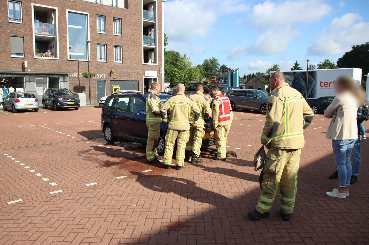 Brandweer ingezet voor autobrand in Emmen