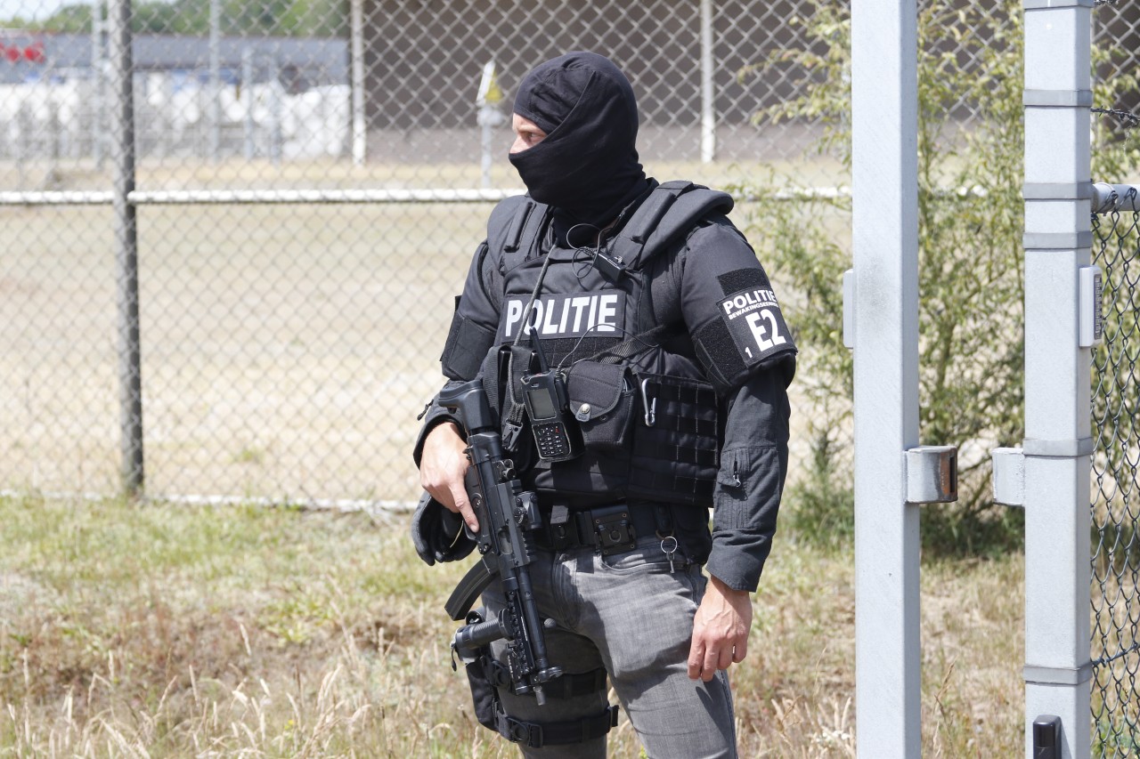 Drie Emmenaren aangehouden voor handel in harddrugs en hennep