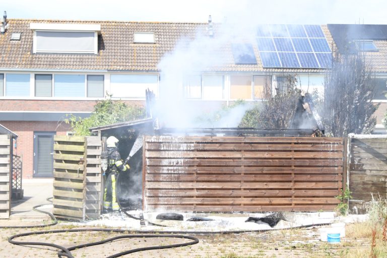 Schuurtje gaat verloren bij brand in Heerenveen