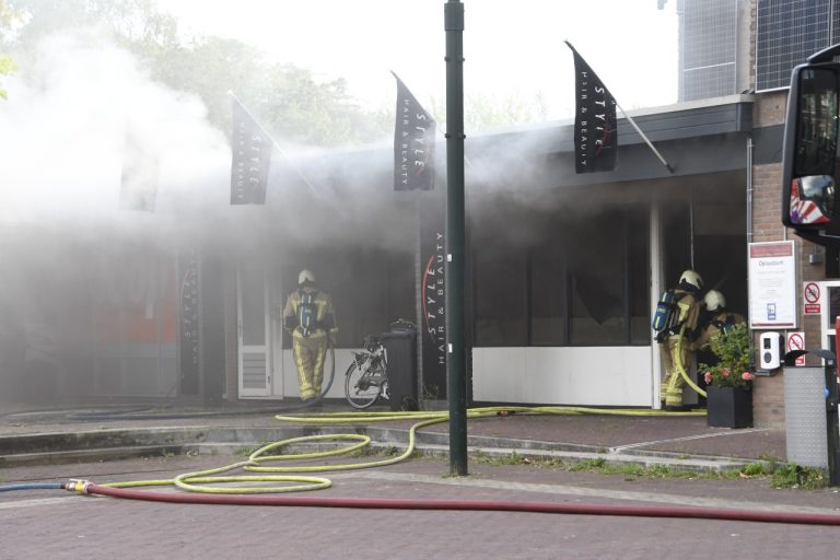 Felle brand in kapperszaak in Rolde