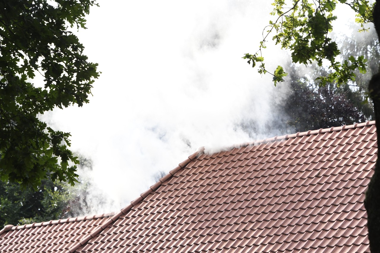 Brandweer weet erger te voorkomen bij brand in dak van basisschool in Glimmen
