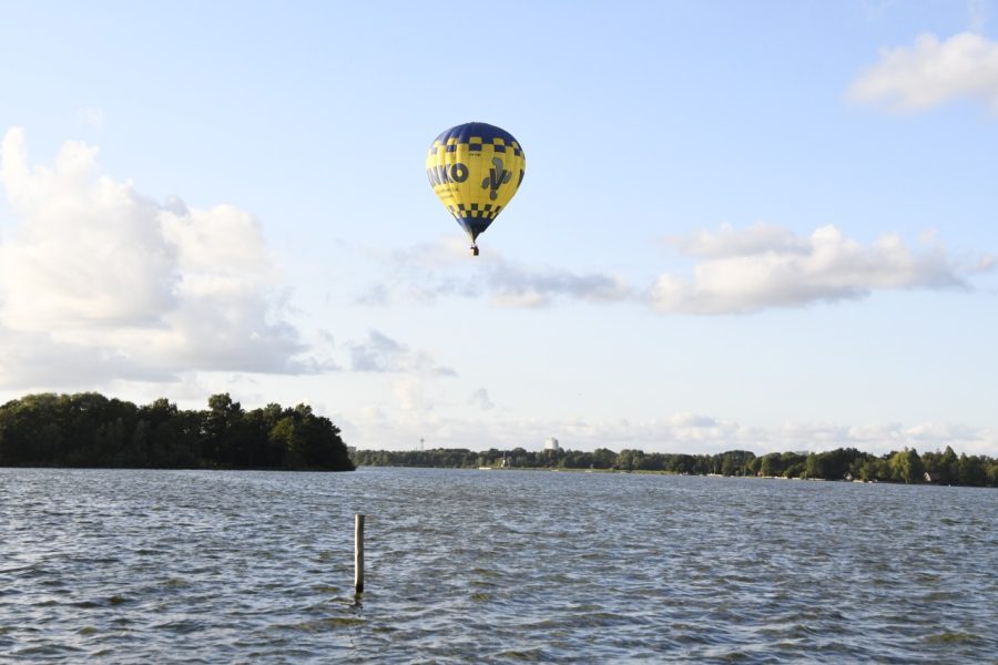 Luchtballon raakt in de problemen en maakt noodlanding in Paterswolde
