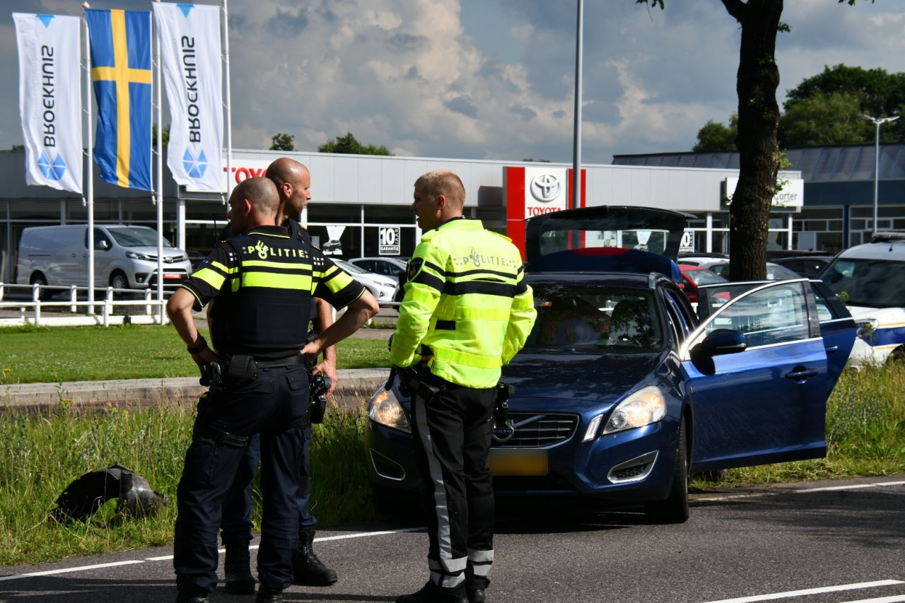 Twee auto’s in botsing in Assen