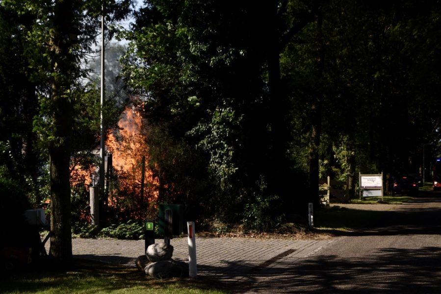 Uitslaande coniferenbrand in Siegerswoude