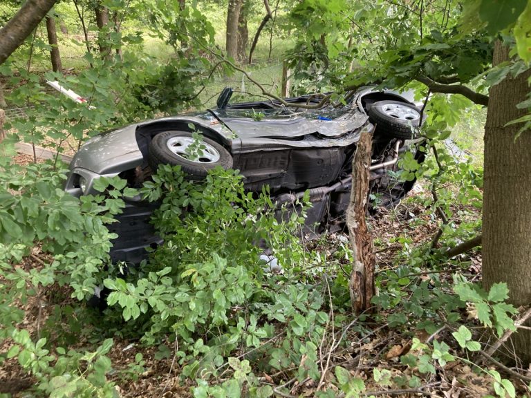 Bestuurder slaat over de kop op N34 bij Gasselte