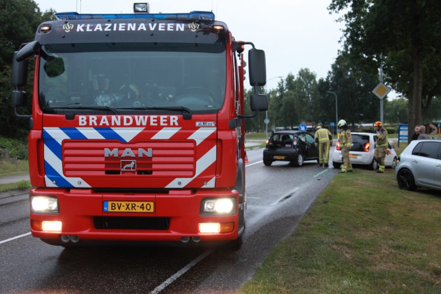 Twee lichtgewonden bij kop-staart ongeval Klazienaveen