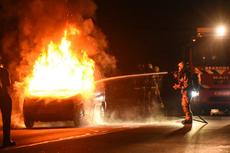 Bestelbus verwoest door brand in Emmen