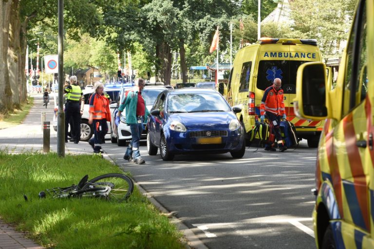 83-jarige fietser ernstig gewond bij botsing met auto in Emmen