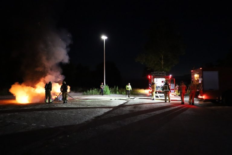 Auto in brand in Hoogeveen