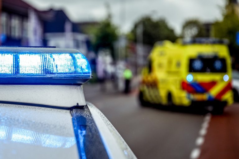 Automobilist naar ziekenhuis na forse aanrijding