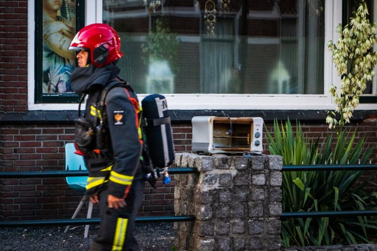 Flinke rookschade na brand in oven woning Muntendam