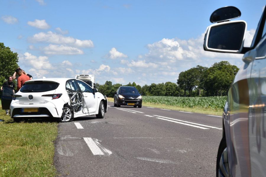 Flinke schade bij botsing op N375 bij Ruinerwold