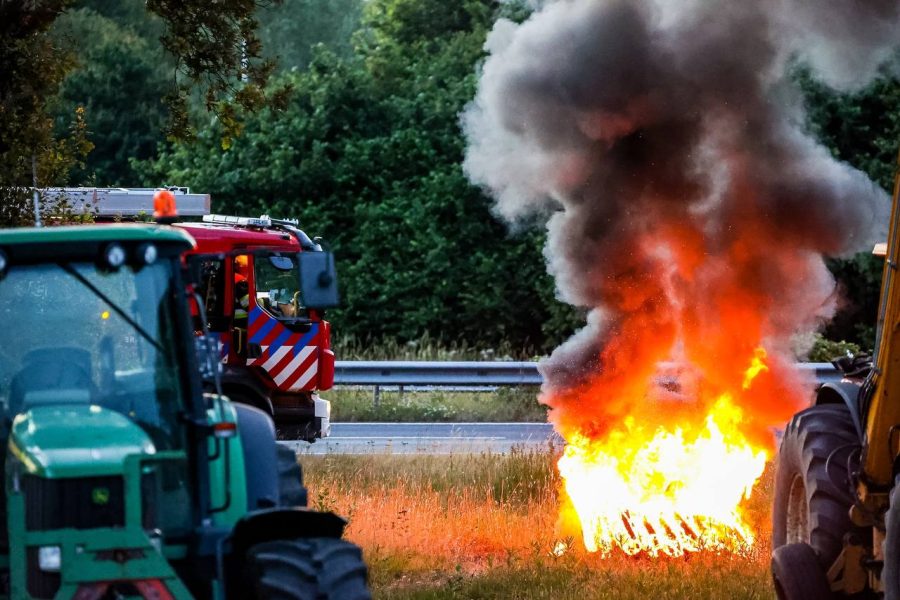 Bermbranden langs A7 en N381 bij Drachten en Ureterp tijdens protestactie