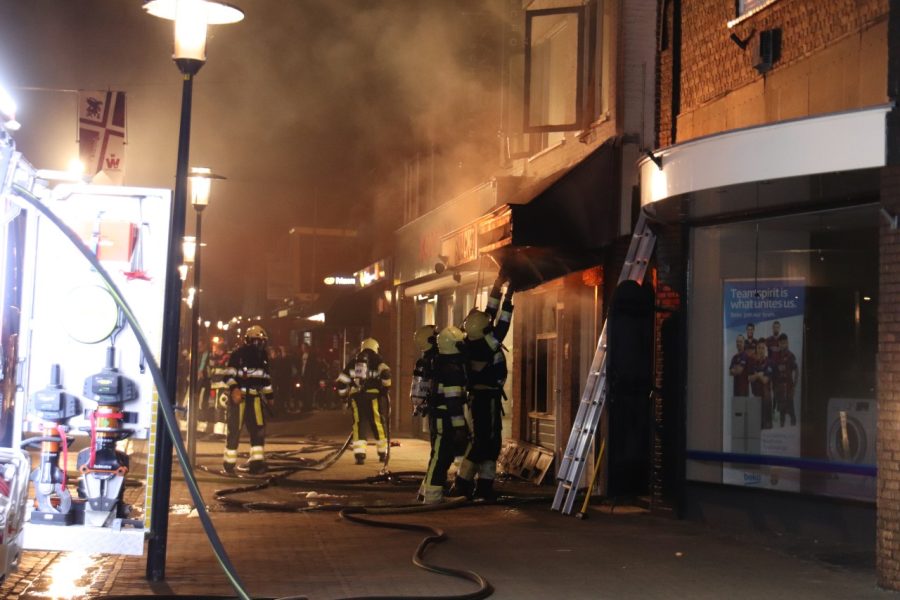 Grote brand bij Snackbar in Wolvega