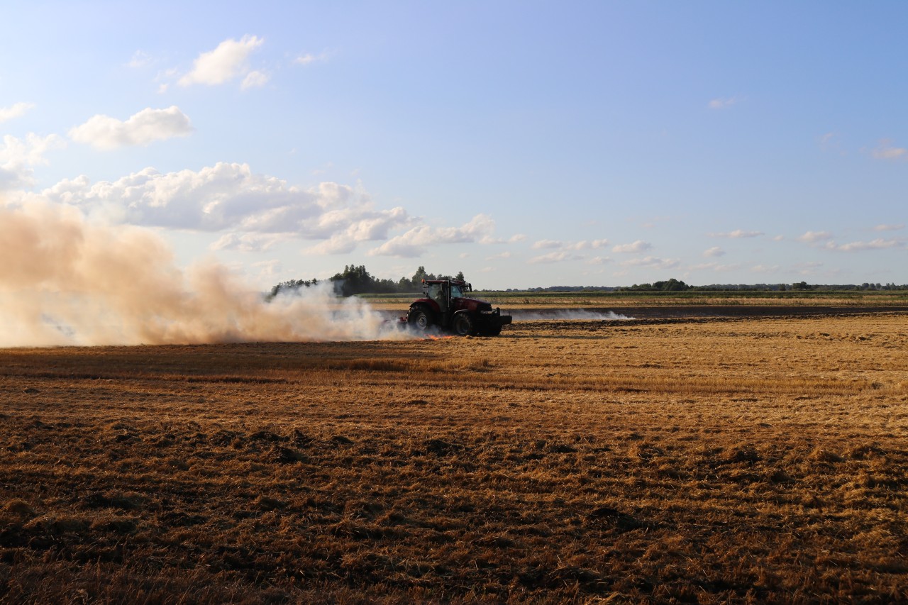 Forse brand op akker De Groeve