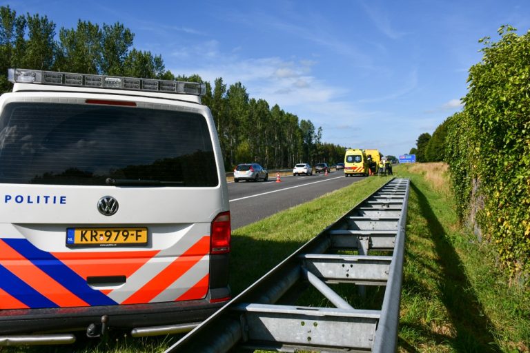 Motorscooter onderuit op A28 bij Assen