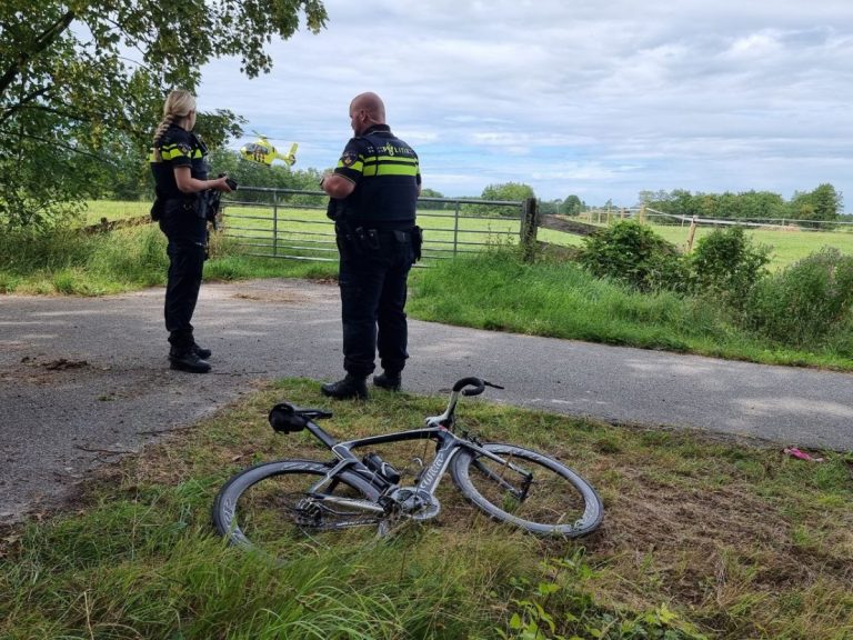 Wielrenner raakt zwaargewond bij ongeval in Veenklooster