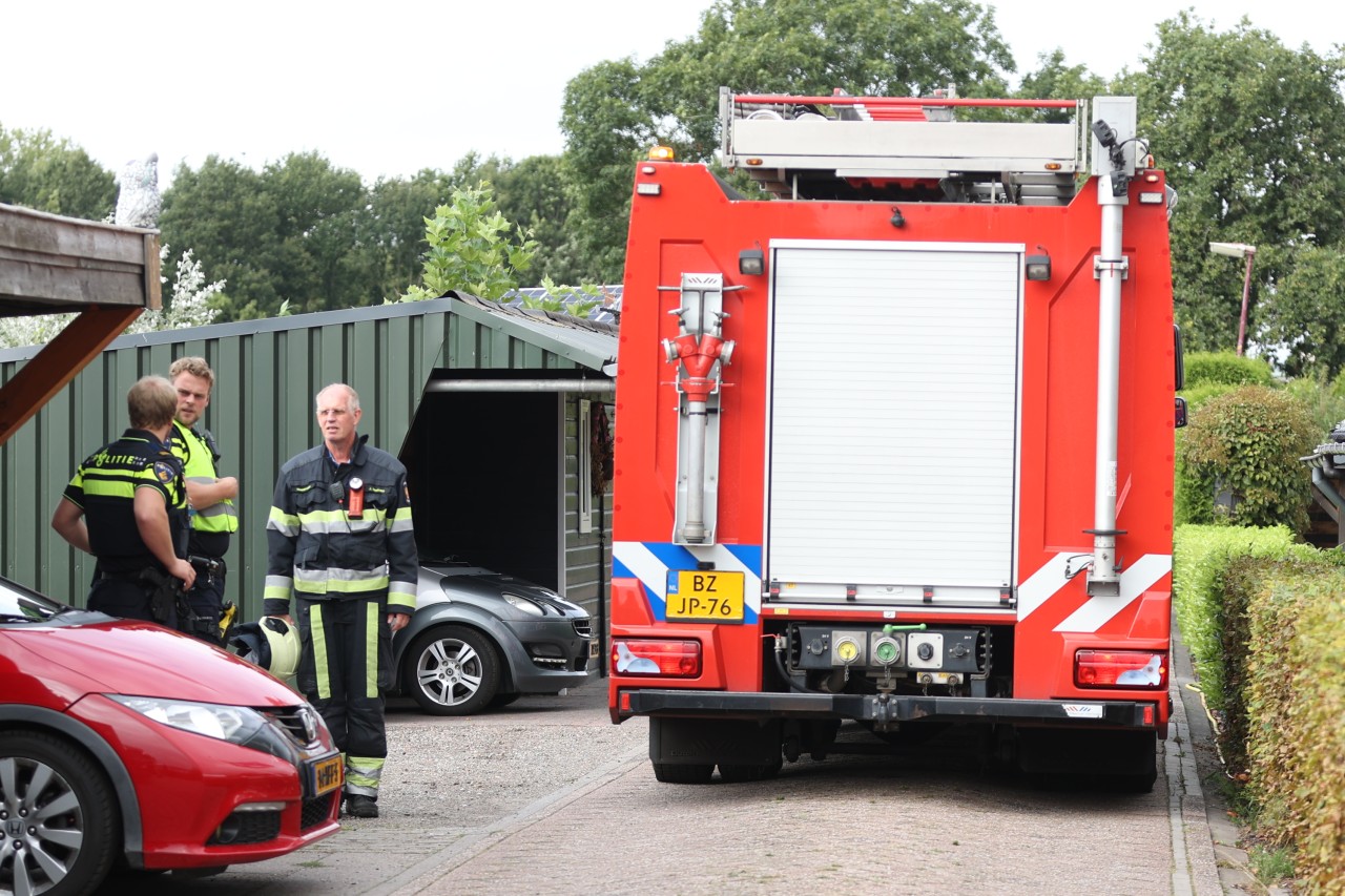 Brandweer rukt uit voor brandje op woonboot in Heerenveen