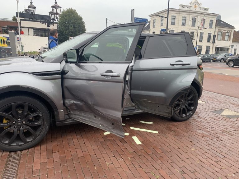 Aanrijding tussen twee voertuigen in hartje Assen