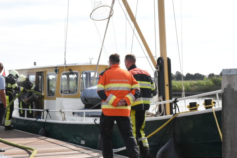 Brandweer rukt uit voor brand op boot bij Nijetrijne