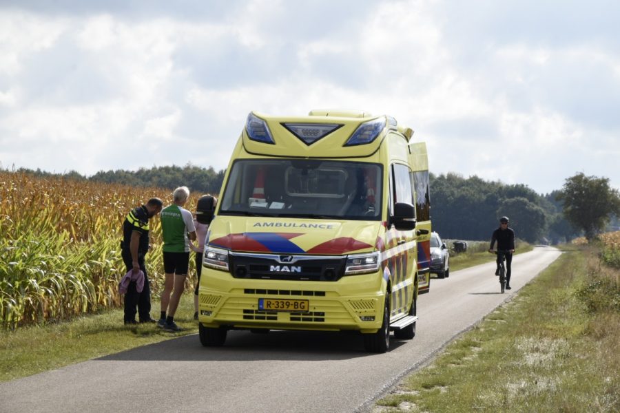 Hardloopster komt ten val na aanrijding bij Steenbergen (Dr)