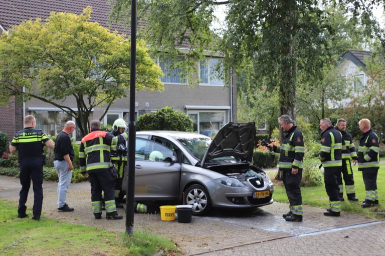 Brandweer ingezet voor autobrand in Hurdegaryp
