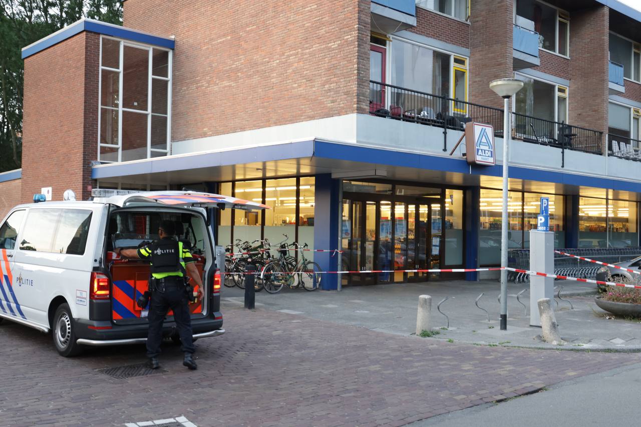 Caissière bedreigd met wapen bij overval op ALDI in Groningen