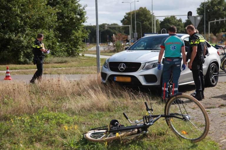 Fietser raakt gewond door ongeval met auto in Emmen