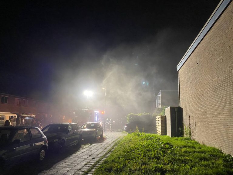 Droger vat vlam in schuurtje achter woning in Drachten