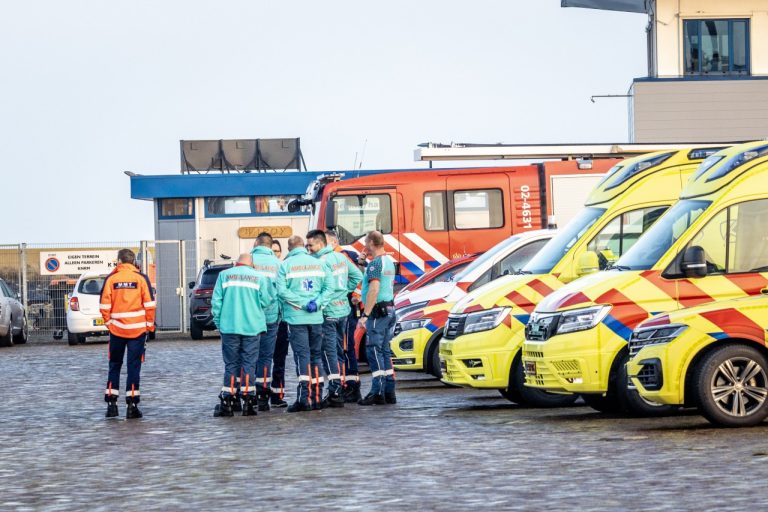 Twee mannen (46 en 57) overleden na aanvaring op Waddenzee; specialistisch team zoekt verder naar twee vermisten