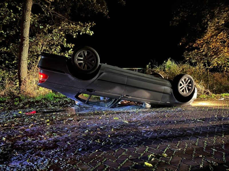 Beschonken automobilist slaat over de kop in Noardburgum