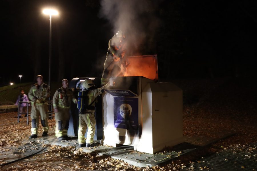 Brand in kledingcontainer in Emmen