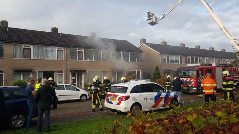 Veel rook bij woningbrand aan de Voorlijn in Sneek