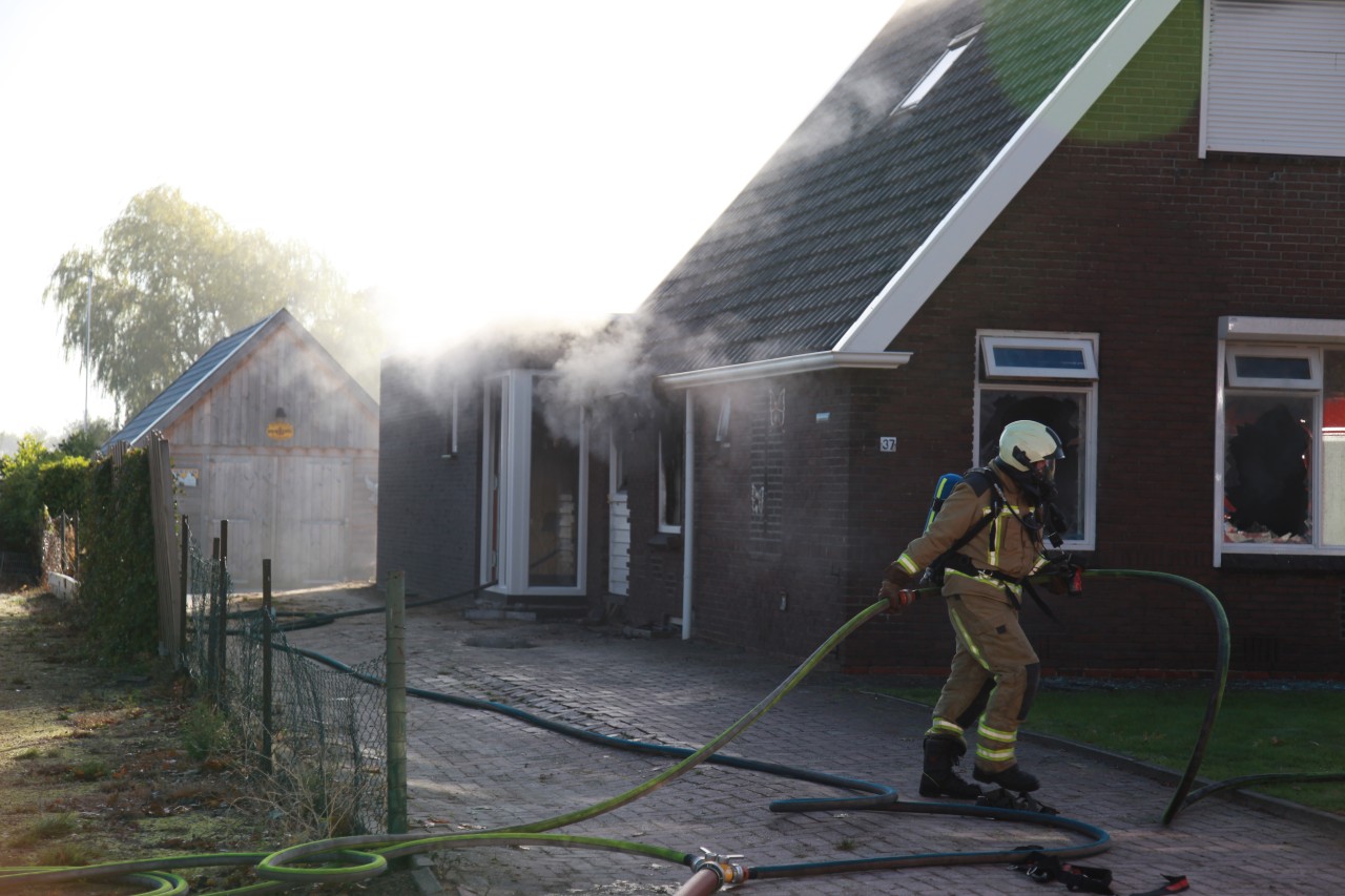 Bewoners naar ziekenhuis bij woningbrand in Klazienaveen