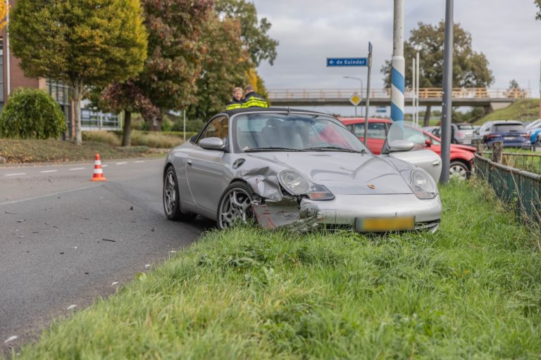 Twee auto’s botsen in Heerenveen