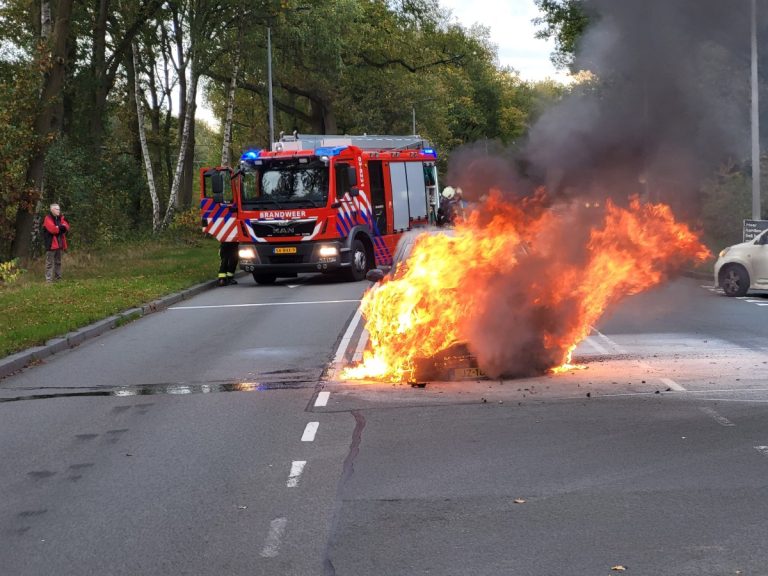 Auto uitgebrand in Assen