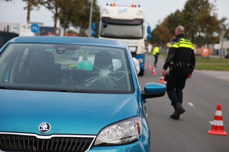 Fietser zwaar gewond bij forse aanrijding in Emmen