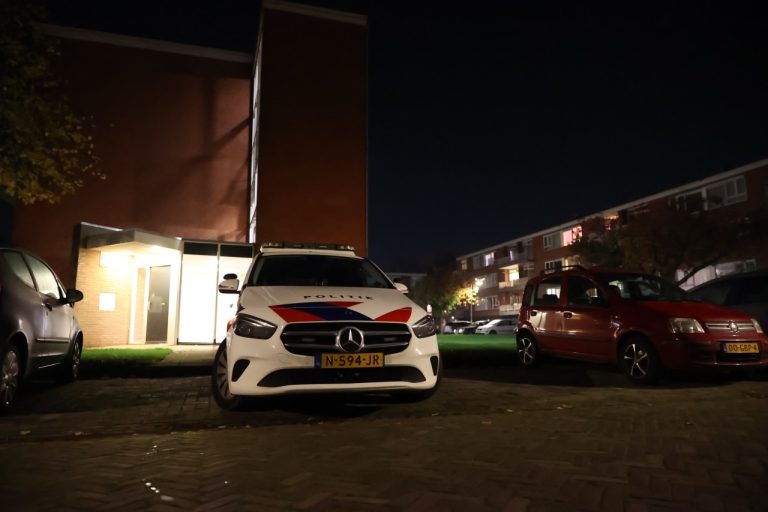Politie zoekt drie mannen na overval op woning in Sneek