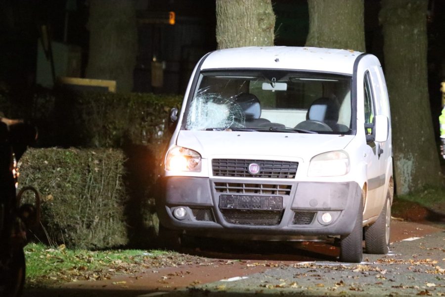 Voetganger geschept door automobilist in Koekange