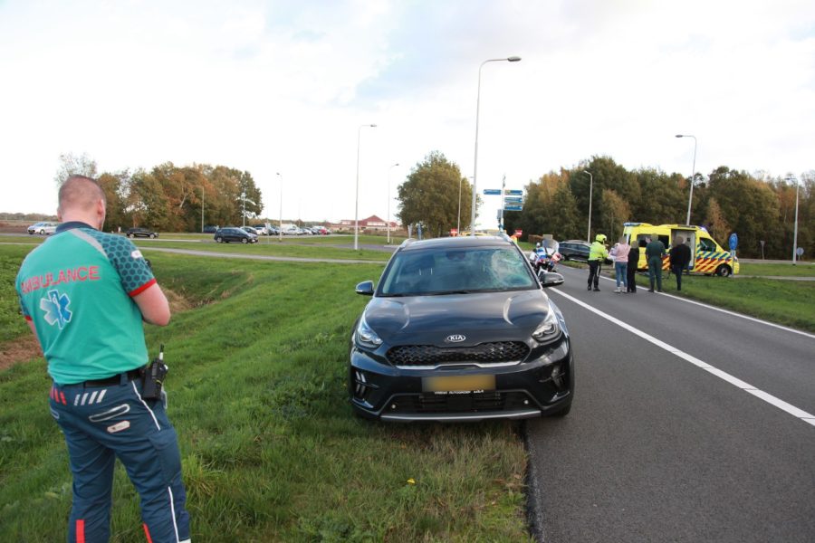 Fietsster gewond na botsing met auto bij Nieuw Amsterdam