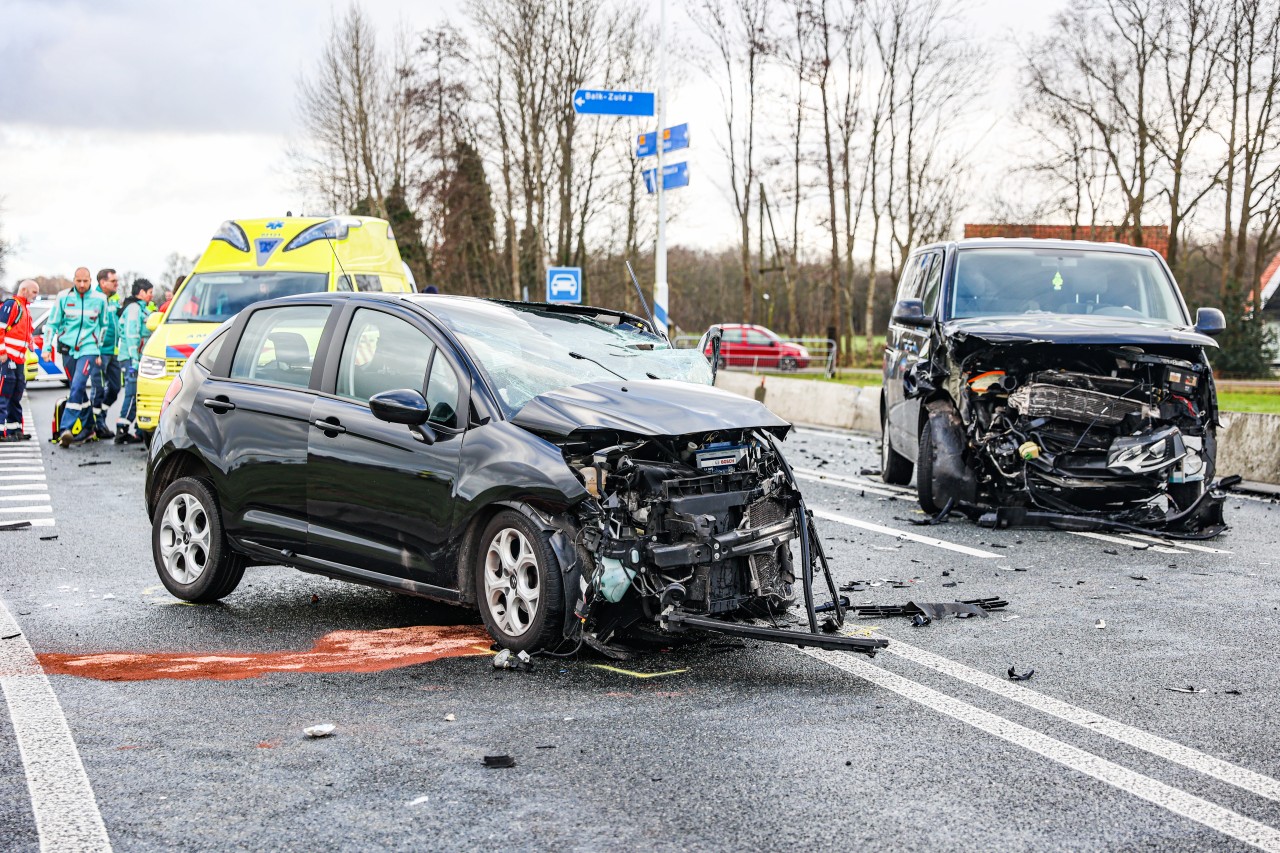 Gewonde bij ernstig verkeersongeval op N359 bij Wijckel