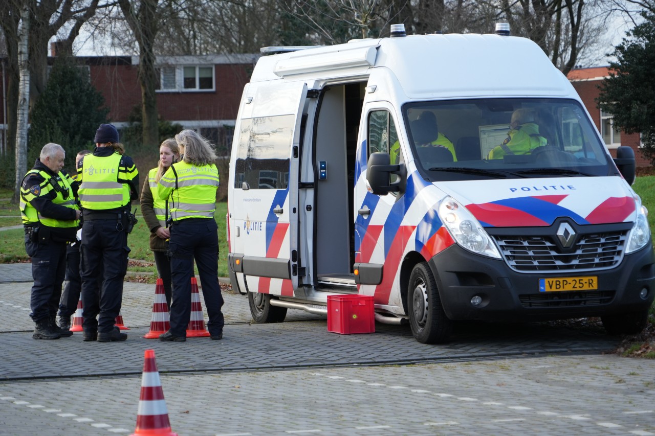 Grote verkeerscontrole door de politie in Emmen