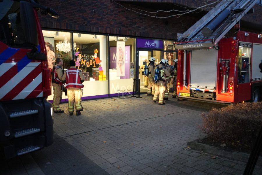 Brand in haarsalon in winkelstraat in Klazienaveen