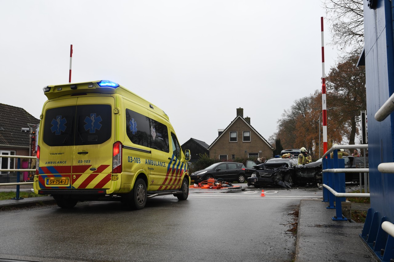 Meerdere gewonden na botsing tussen twee auto’s in Hoogersmilde