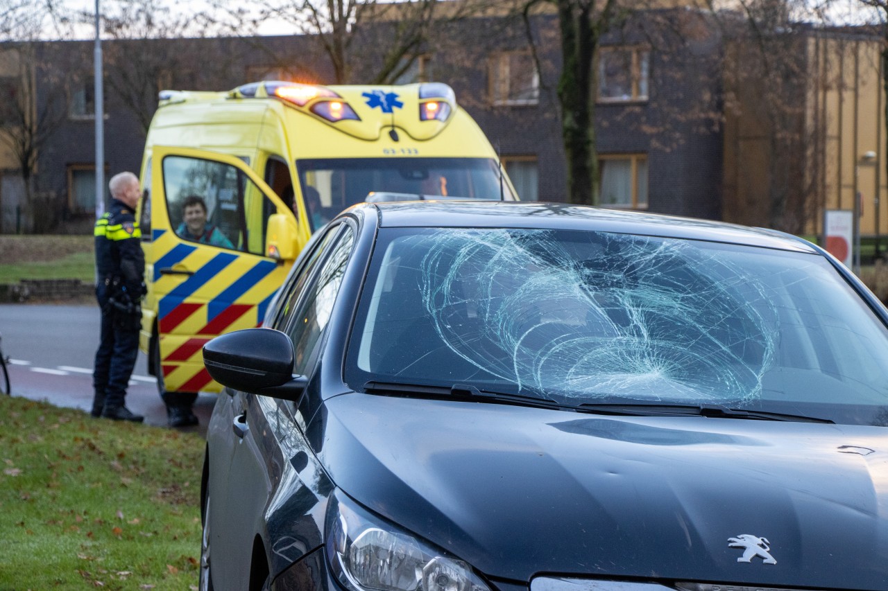 Autoruit beschadigd bij ongeval in Emmen